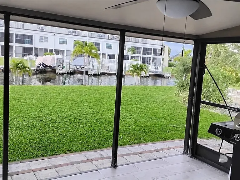 1749 Bikini Ct — Photo 32