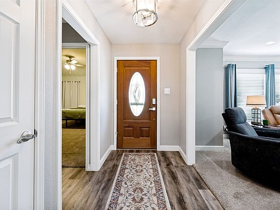 4th image of 112 Towering Oaks Ct