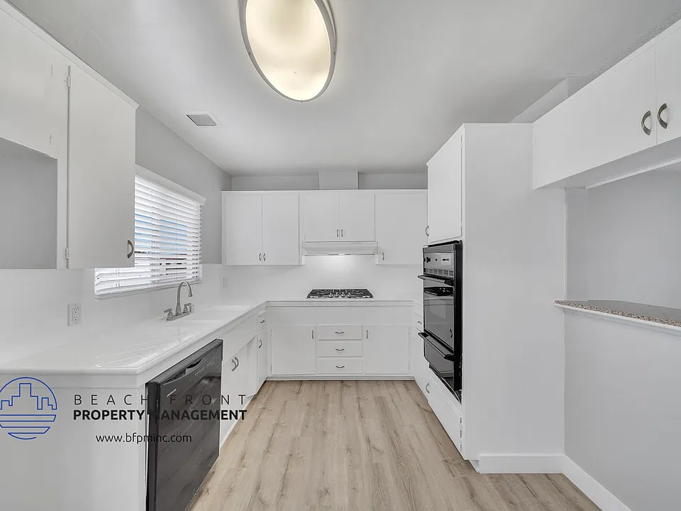 10327 Downey Ave