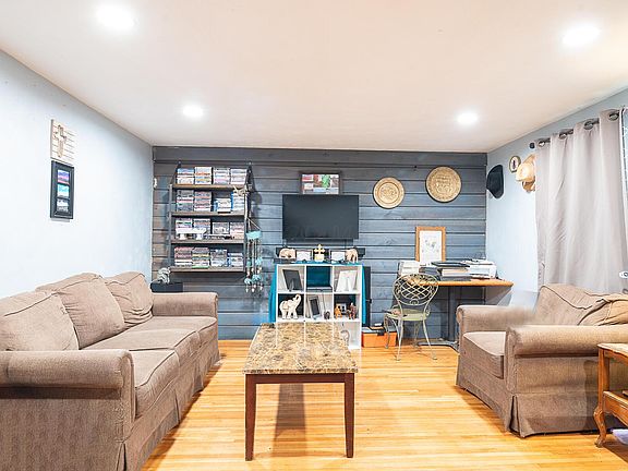 4th image of 561 Park Ave