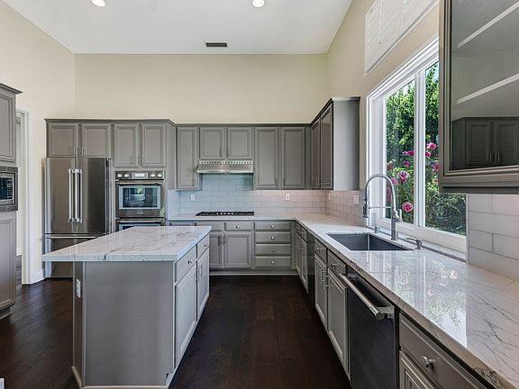 3rd image of 406 Granite St