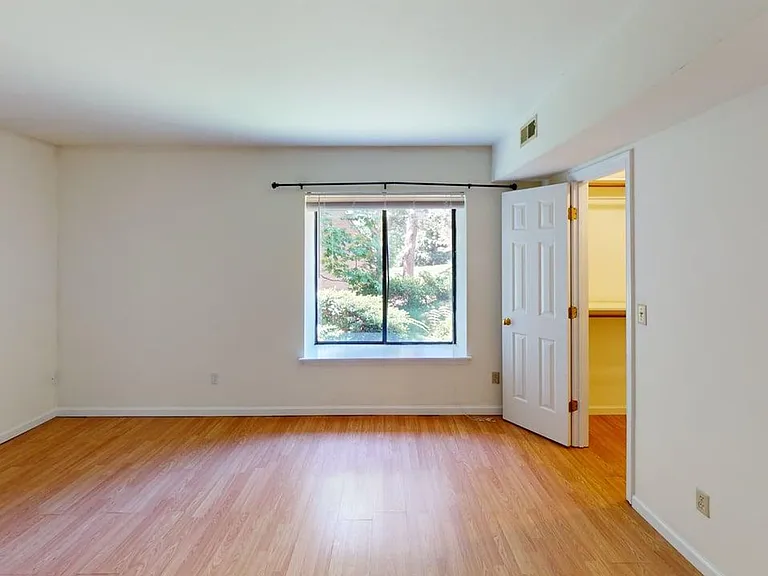 1297 Timberbranch Ct — Photo 8