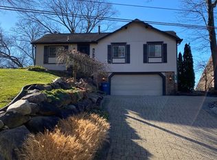 1929 Ridge Rd, White Lake, MI 48383