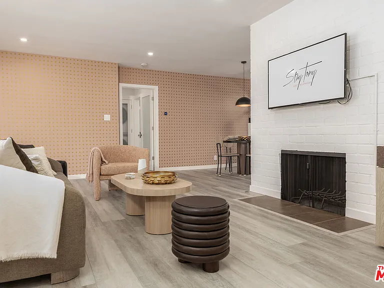 8911 Cynthia St #10 — Photo 2