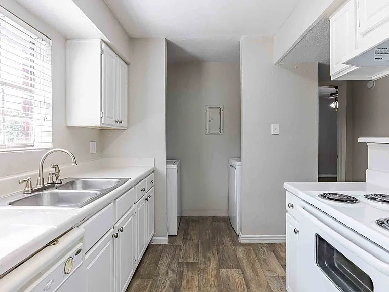 Promontory Point Apartments — Photo 19