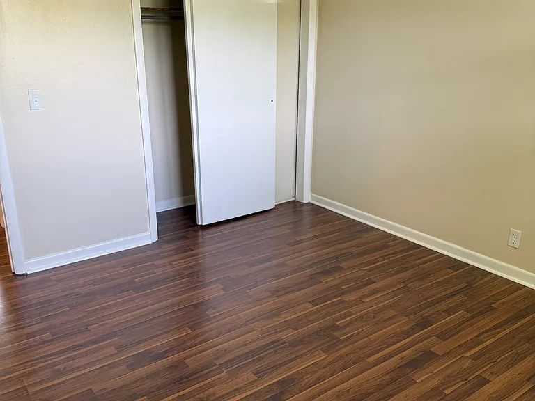 608 Sue Ct — Photo 19