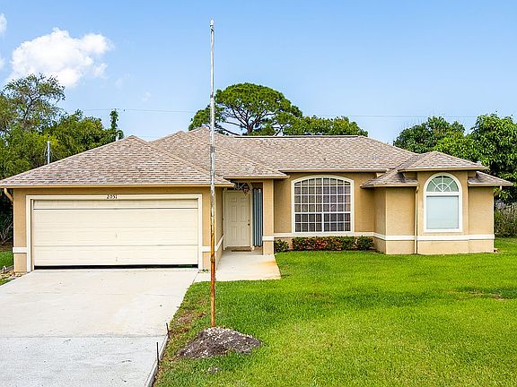 2nd image of 2051 SW Cameo Blvd