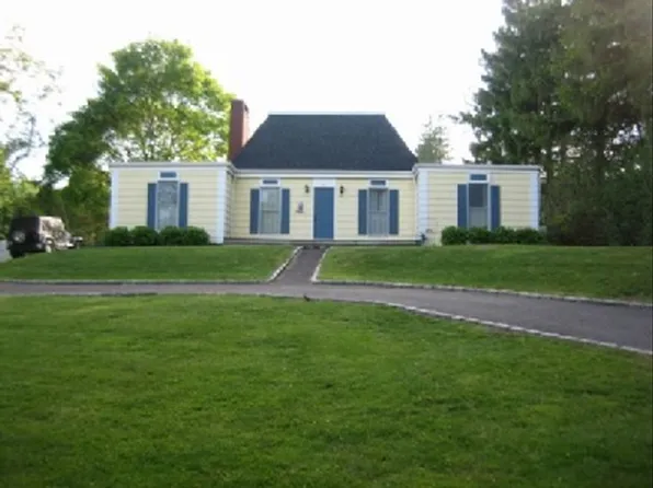 https://photos.zillowstatic.com/fp/3d671b77a2930334c266865276eba556-p_e.webp