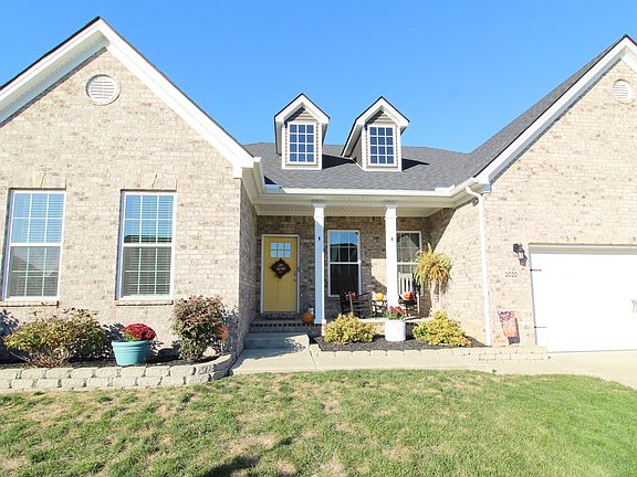 2nd image of 3020 Rosewood Dr