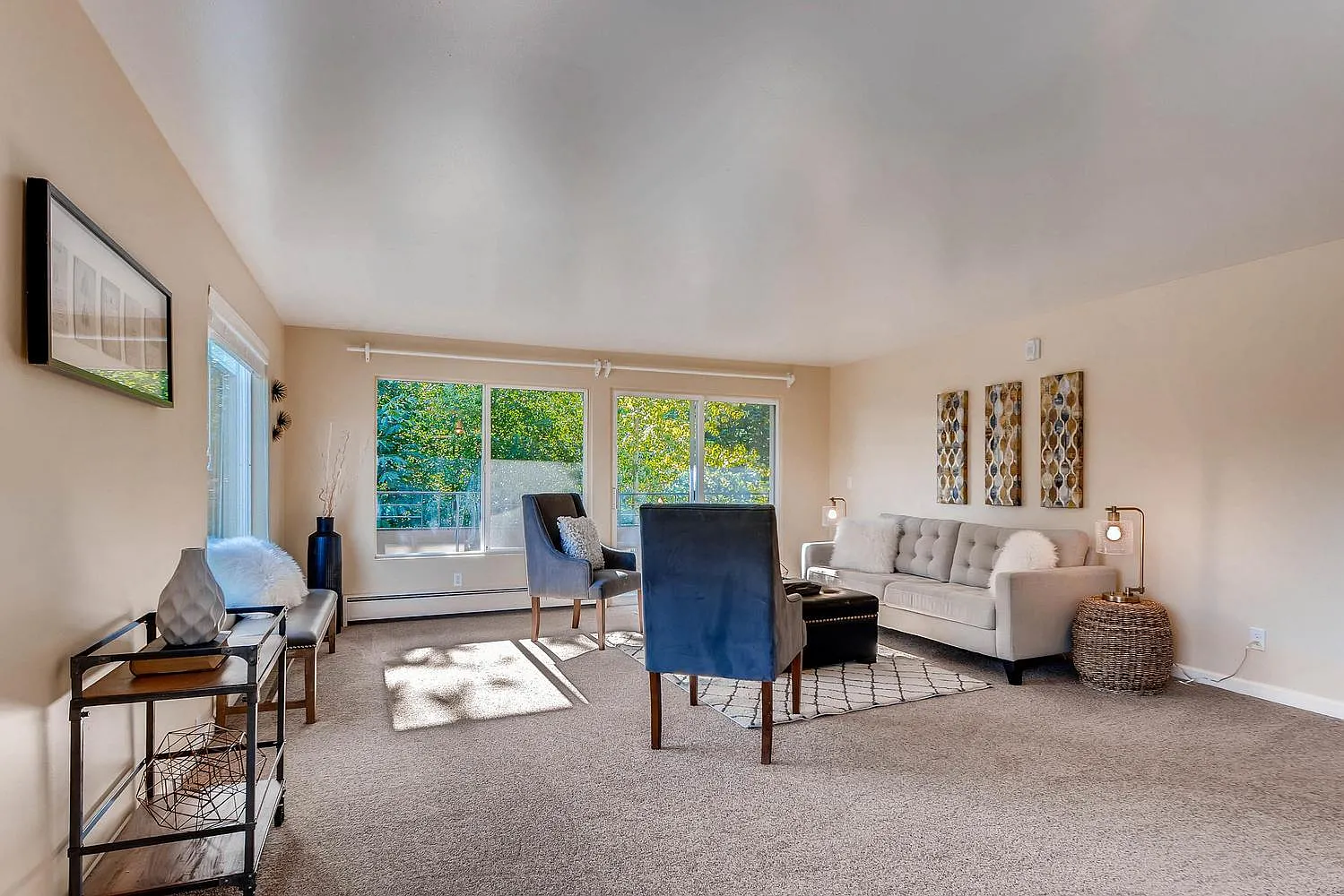 3 bed, 1200 sqft, $2,190 — Photo 1
