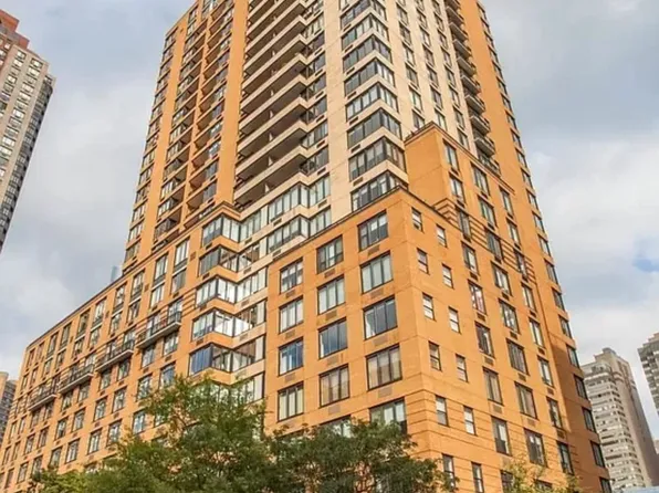 99 Battery Place image 13 of 13