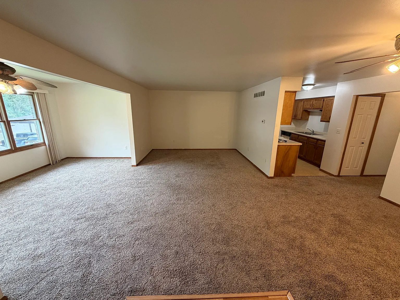 2 bed, 1200 sqft, $1,550 — Photo 4