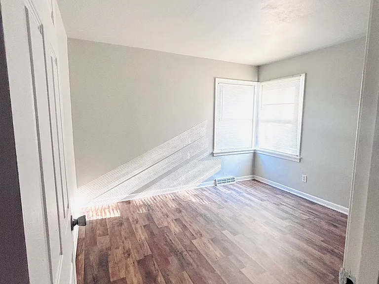 919 Turner Ave — Photo 10