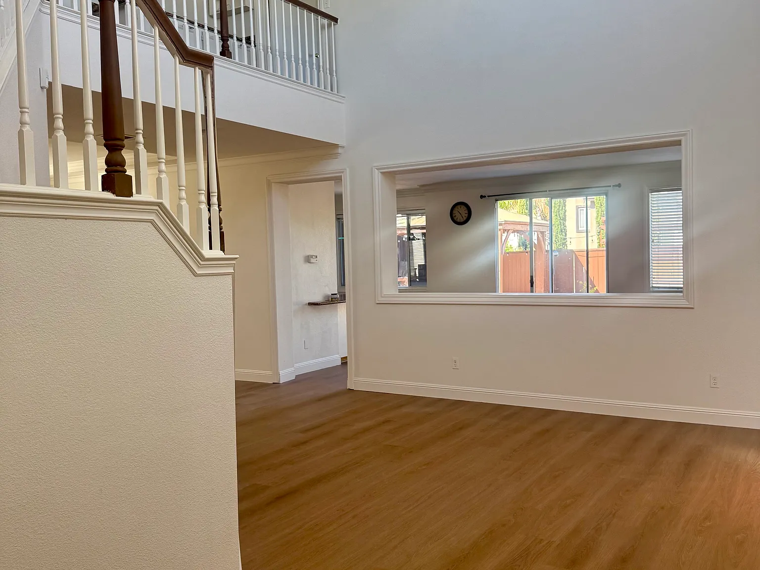 5 bed, 2514 sqft, $3,990 — Photo 2