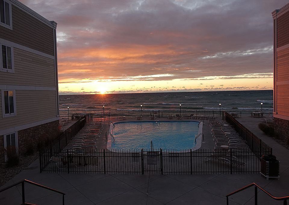 Large private pool/beach