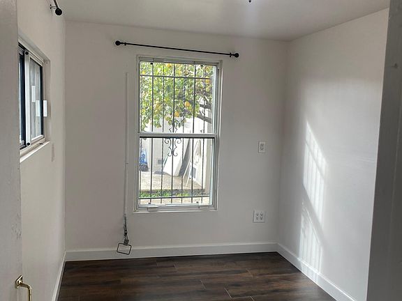 5th image of 10405 S Inglewood Ave