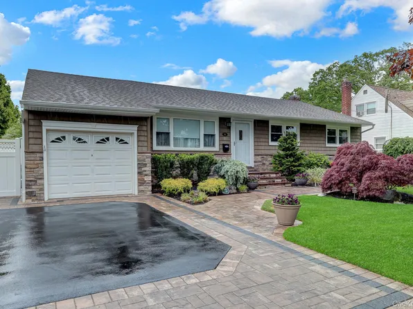 181 N Idaho Avenue, Massapequa, NY 11758