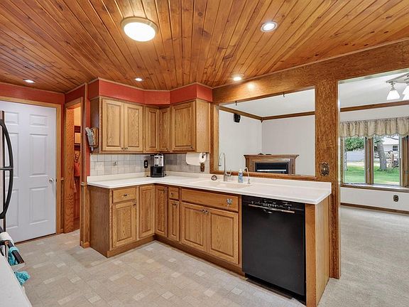 4th image of 1060 LAKEWOOD LANE