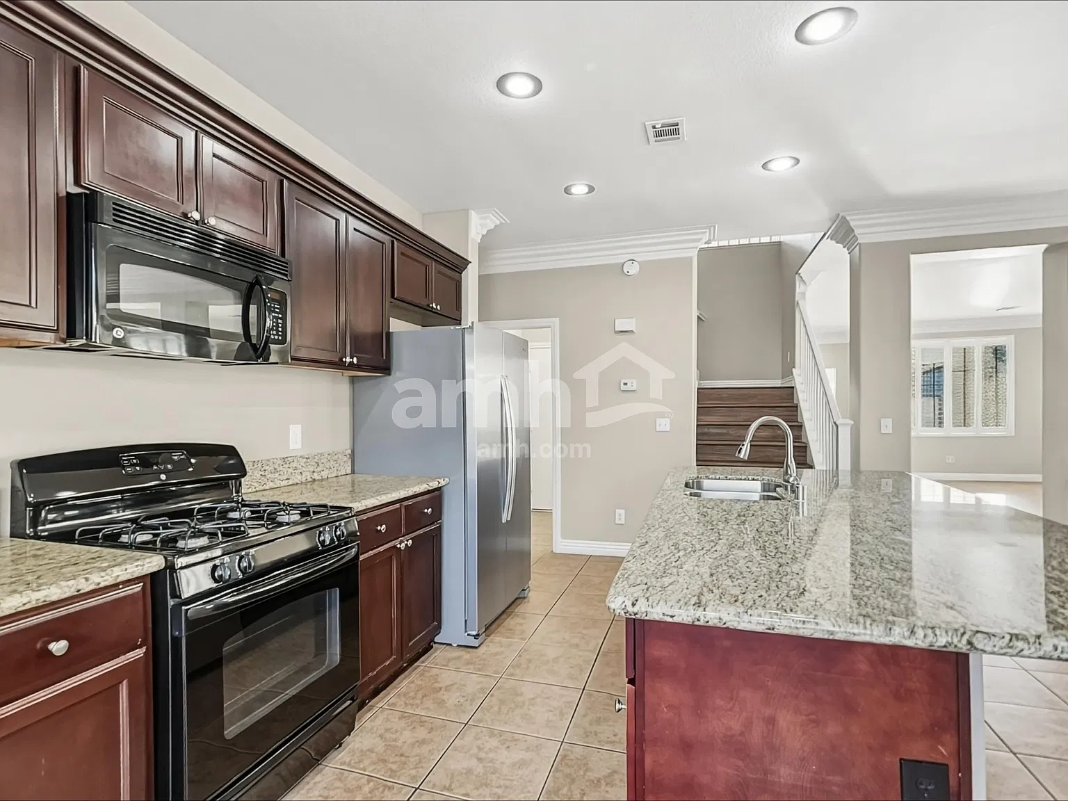 4 bed, 3.0 bath, 2366 sqft, $2,865 — Photo 3