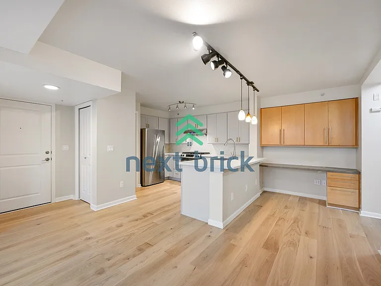 124 Bellevue Ave E #206 — Photo 2