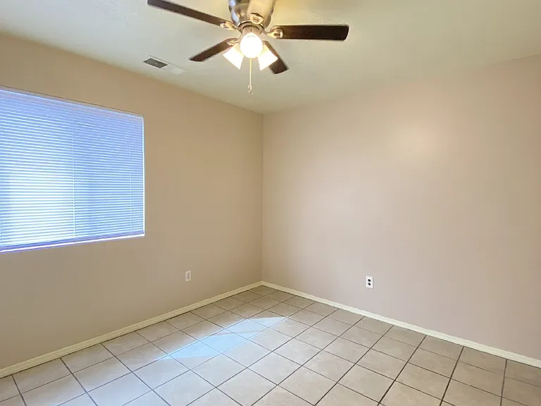 2 bed, 1.0 bath, 900 sqft, $1,195 — Photo 14