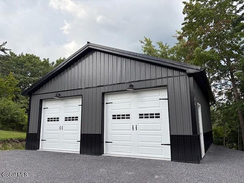 2nd image of 2530 Mudge Road