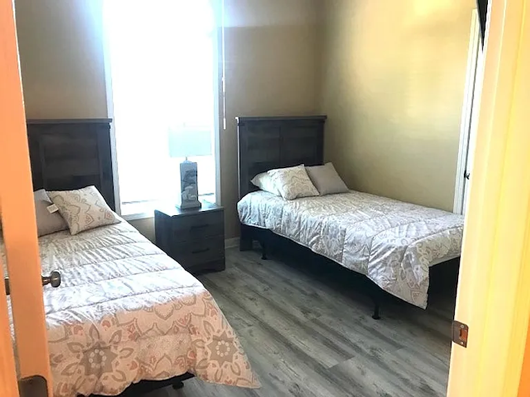 302 Caroline Cir — Photo 10
