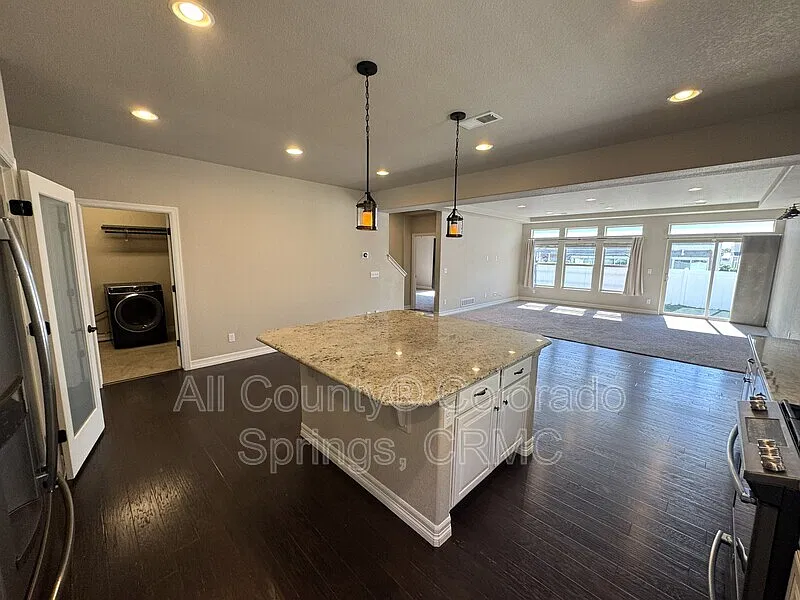 3 bed, 2.5 bath, 2577 sqft, $2,500 — Photo 4