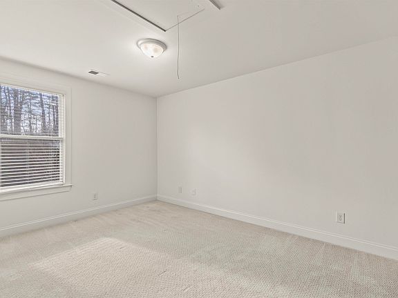5th image of 301 Heritage Dr