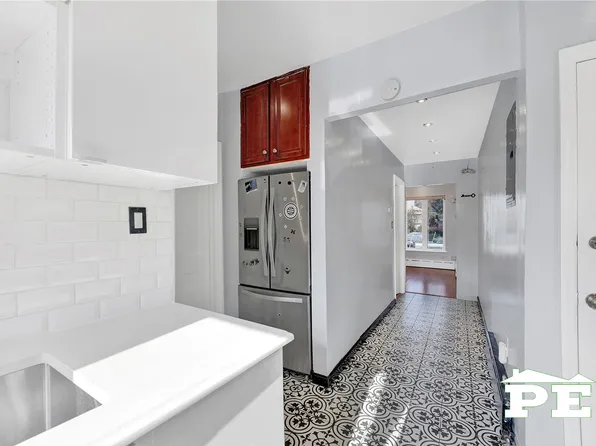 3222 Kings Highway image 10 of 28