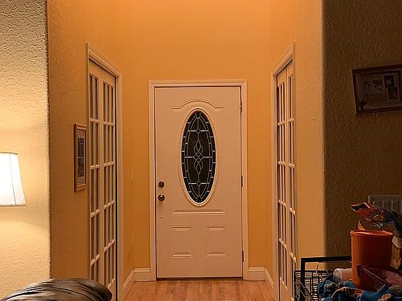 Entryway w vaulted ceiling