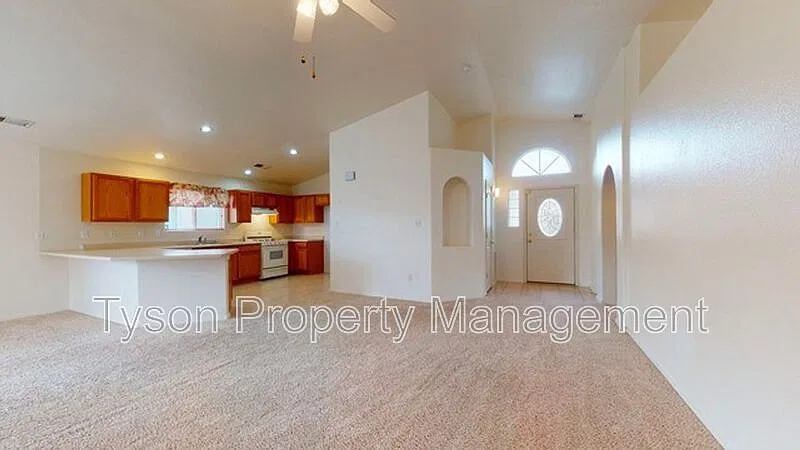 3 bed, 2.0 bath, 1657 sqft, $1,950 — Photo 2