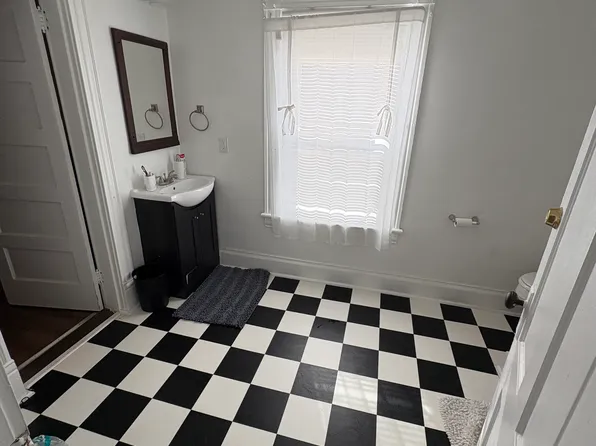 127 South St #C, Louisa, VA 23093