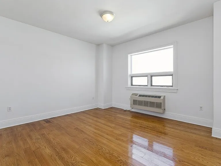 809-815 22nd St #1203 — Photo 14