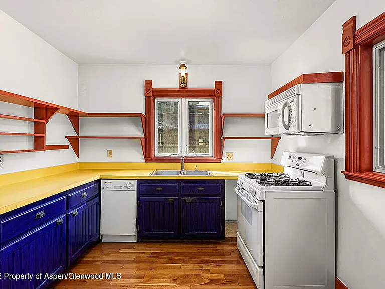 235 E Homestead Dr — Photo 7