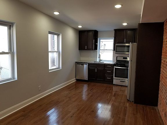 3rd image of 1722 Wylie St