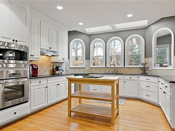 4th image of 5329 Garnaby Ln