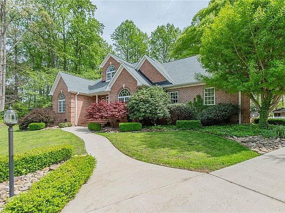 3rd image of 103 Royal Ashdown Ln