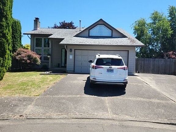2nd image of 3827 Lancaster Dr
