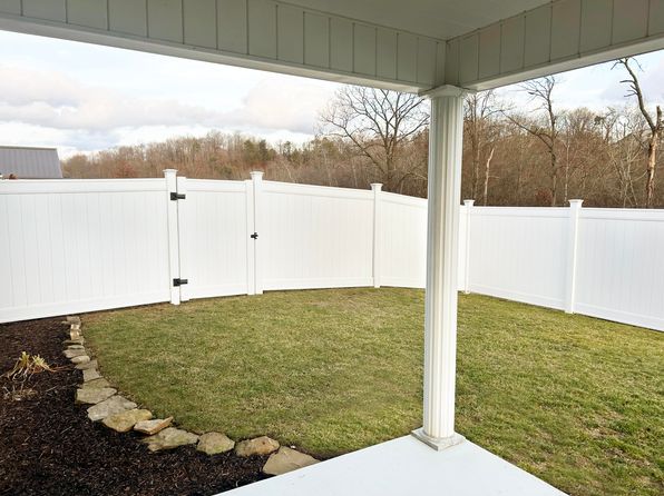 121 Columbus Dr, Punxsutawney, PA 15767