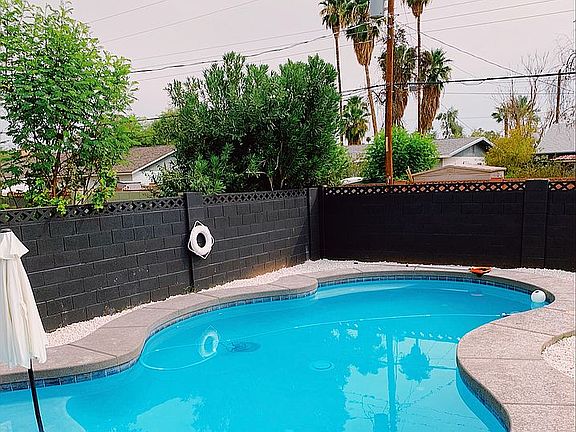 3rd image of 505 E Manhatton Dr
