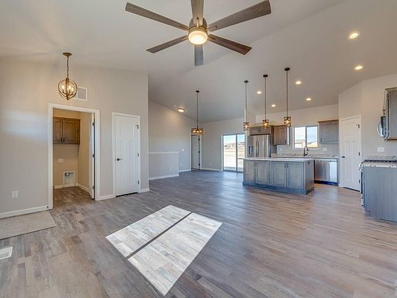 4th image of 409 E Scandia Dr