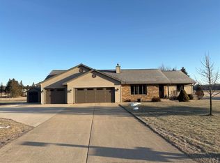 W9330 Amber Ln, Clintonville, WI 54929