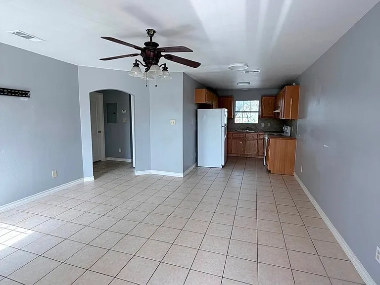 2419 Barrios St #3 — Photo 5