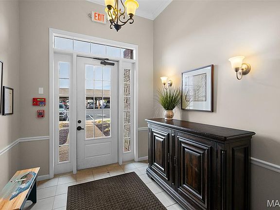 3rd image of 223 Bordeaux Way #223