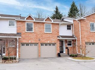 230 Meadowbrook Dr #8, Hamilton, ON L9G 4V2