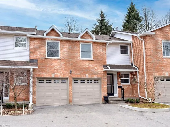 230 Meadowbrook Dr #8, Hamilton, ON L9G 4V2