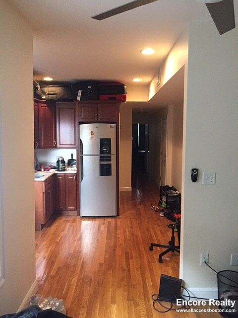 2nd image of 1029 Tremont St #9