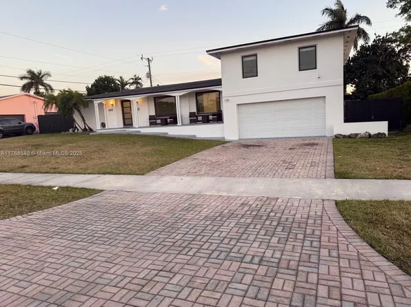 15600 Palmetto Club Dr, Miami, FL 33157