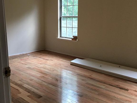 3rd image of 18918 Grotto Ln
